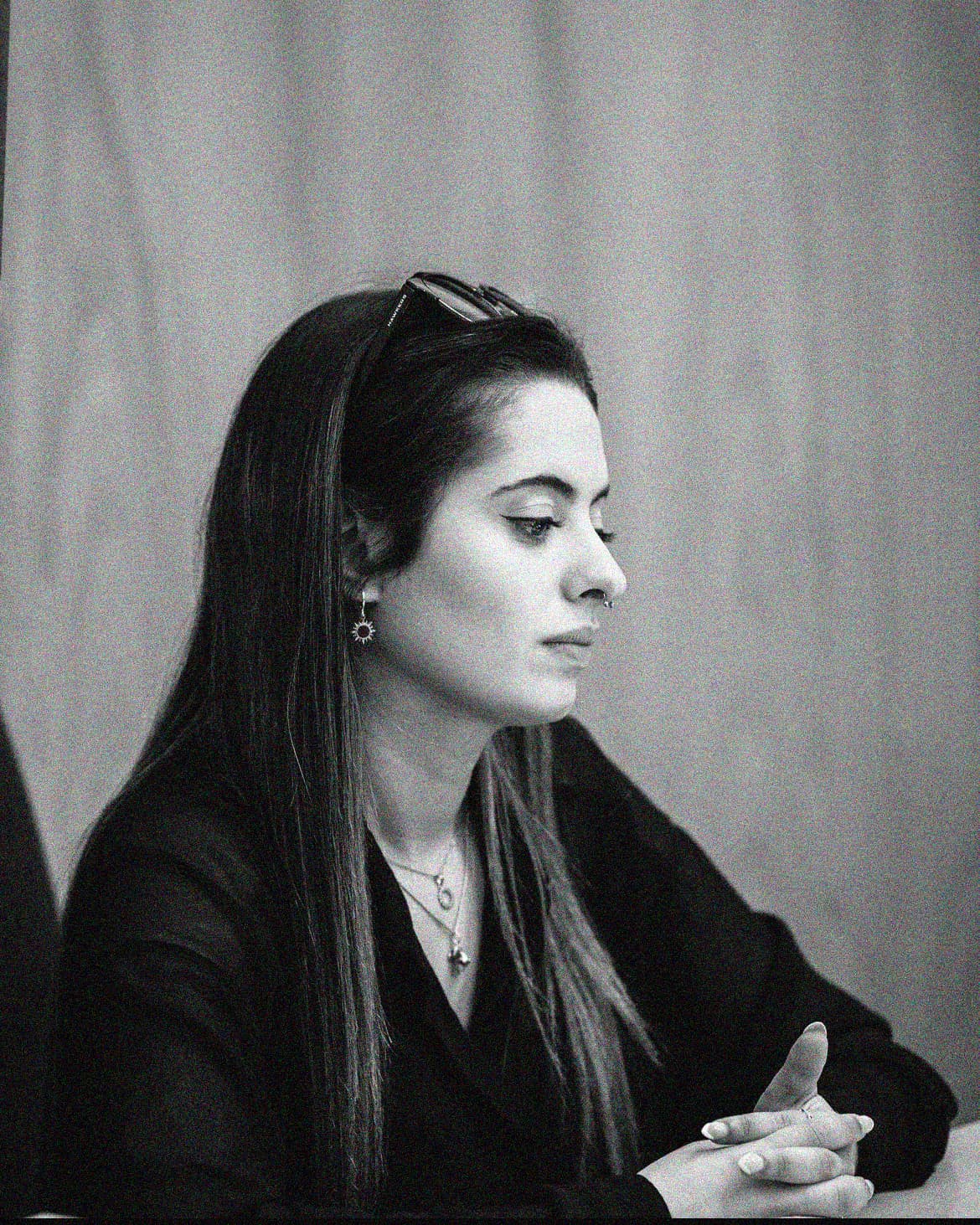 Alexandra Barbosa de perfil